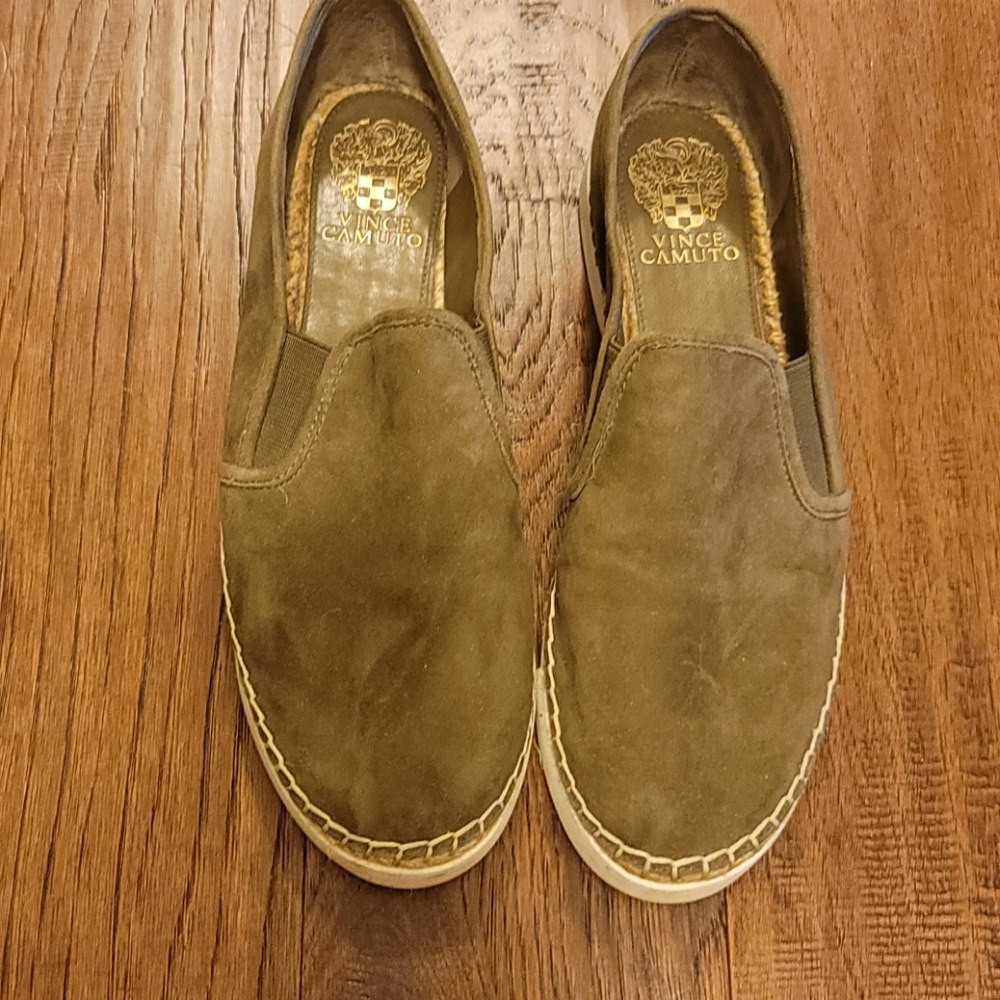 Size 9 Hunter green suede slip on sneakers